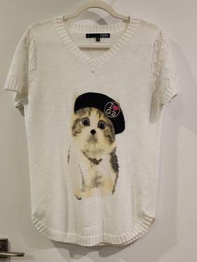 P2P 18" Ness - White Cat Graphic Short-Sleeve Sweater